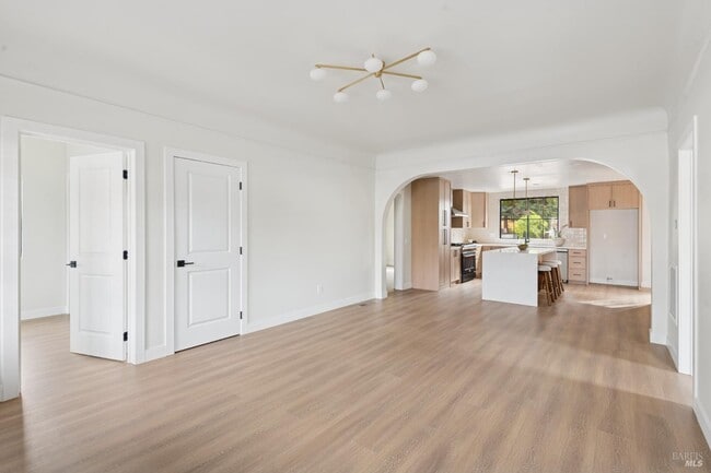 Photo - 735 Hunt Ave