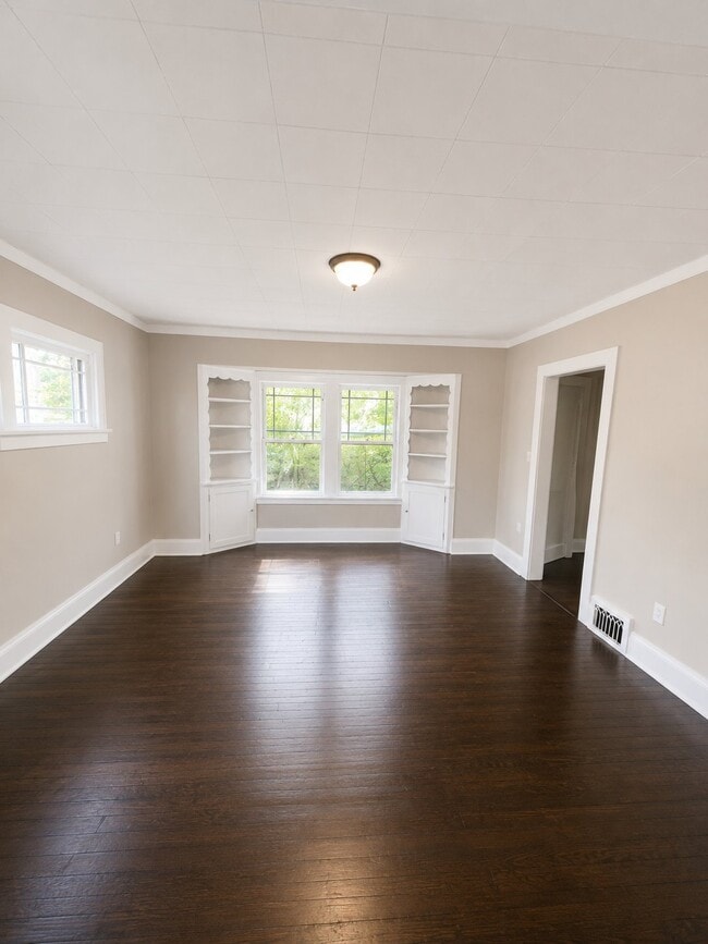 Photo - 1462 Parkhill Rd