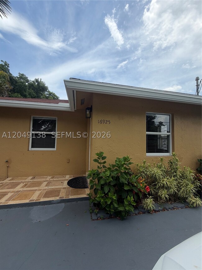 Building Photo - 16925 SW 94th Ave Unit 0