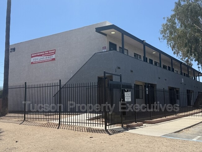 Photo - 219 W Fort Lowell Rd Unit 102