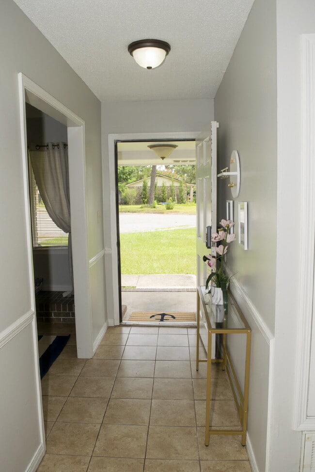 Photo - 738 Carondelay Dr