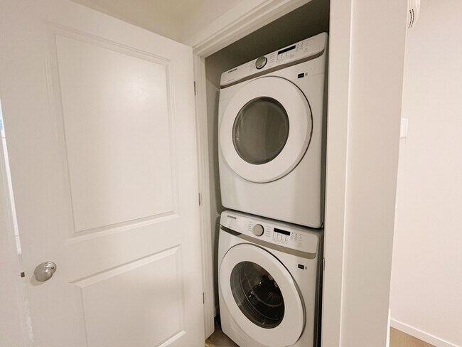 Photo - 3435-3169 169 St. SW Unit Lower