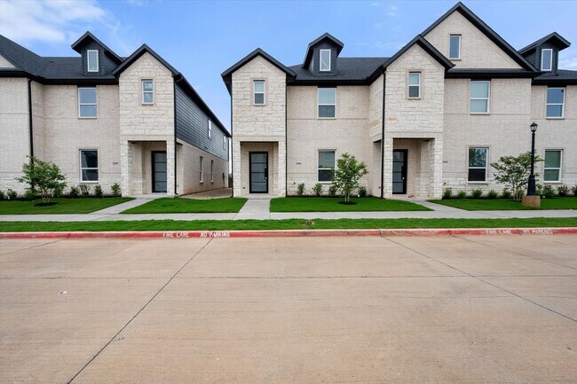 Photo - Brand New Luxury Townhouse in West Arlington
