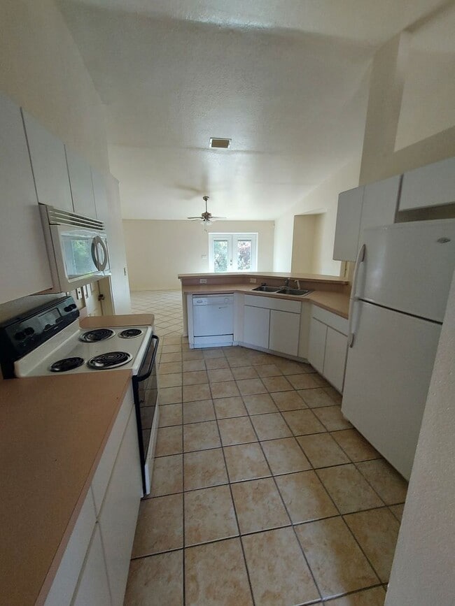 Photo - 324 Marion Oaks Ln