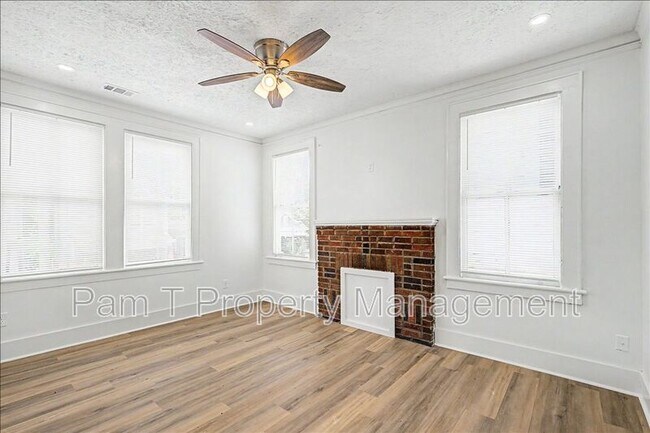 613 W 39th St Unit B Upstairs