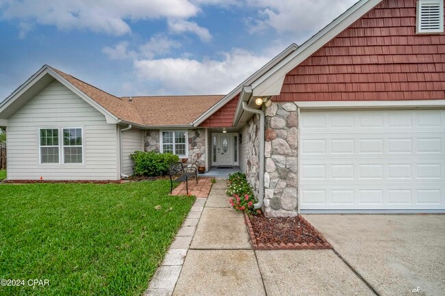 Photo - 305 S Star Ave