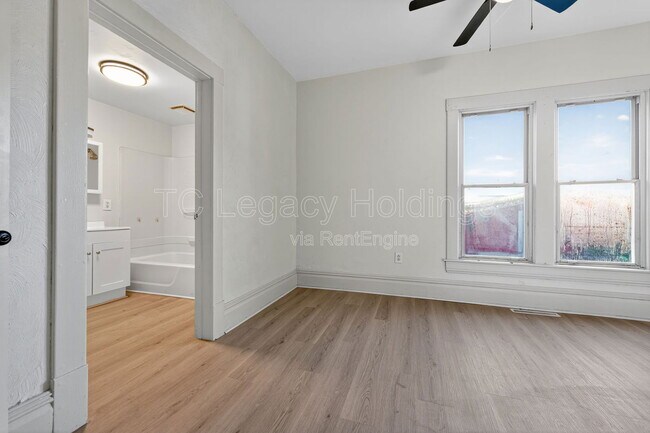 Photo - 1627 W Pike St