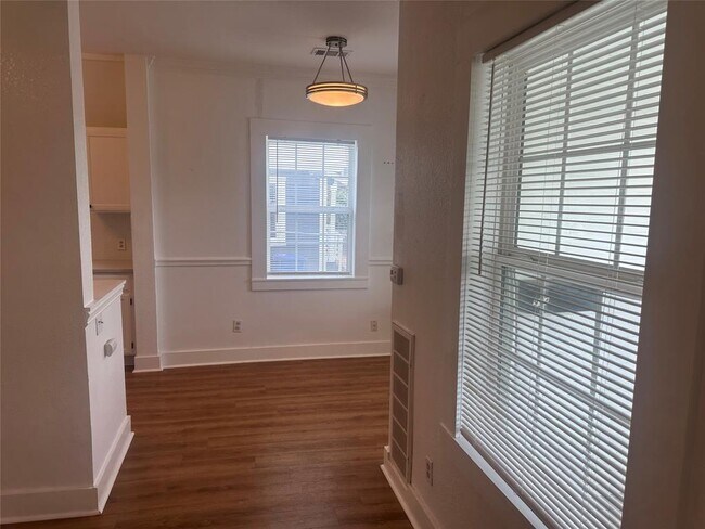 Photo - 914 W Lynwood Ave