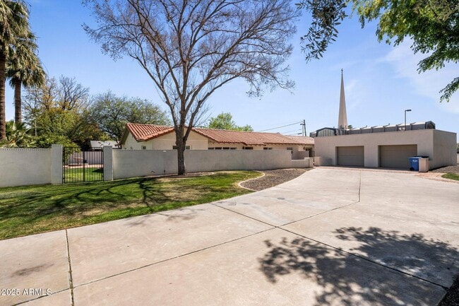 Building Photo - 6319 N Central Ave Rental