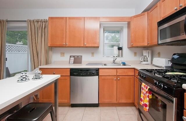 Building Photo - 712 23rd St Unit 1