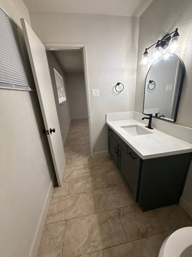 Photo - 807 Castaic Ave