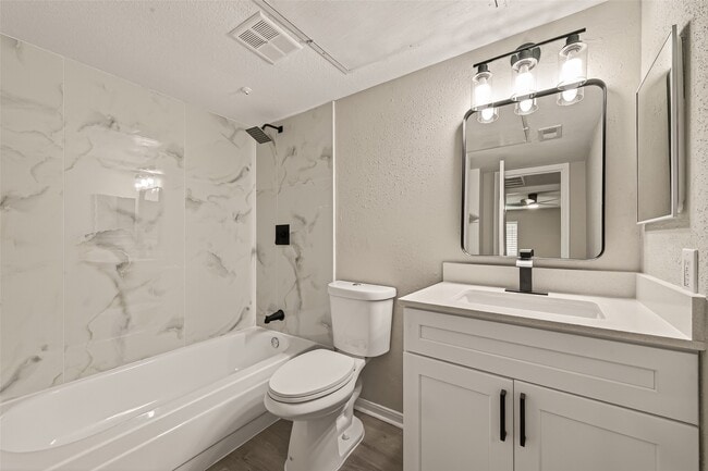 Photo - 1860 White Oak Dr Unidad 311