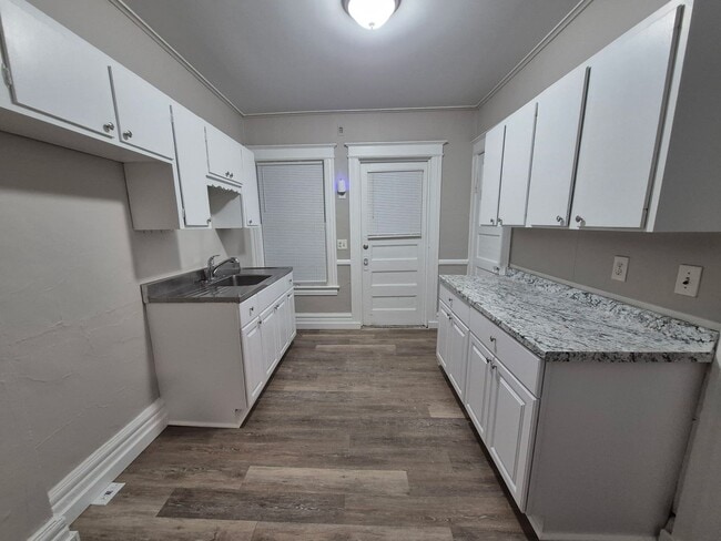 Building Photo - 205-207 Magee Ave Unit 207 Magee