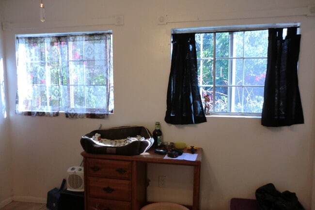 Photo - 9401 Notre Dame Ave