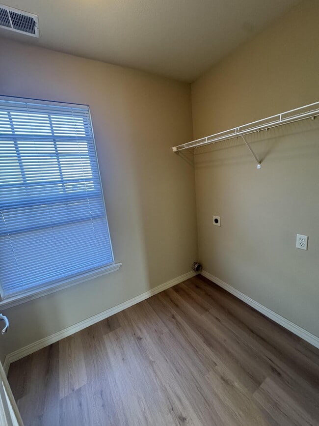 Building Photo - Welcome to your new condo in beautiful Branson, MO!