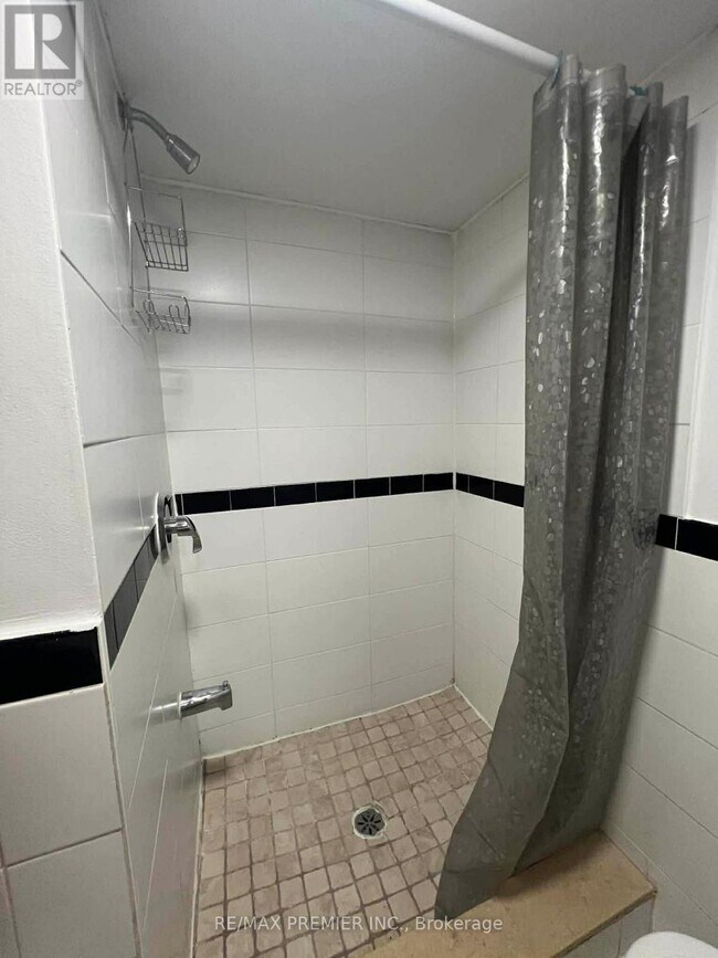 Photo - 118 Solway Ave