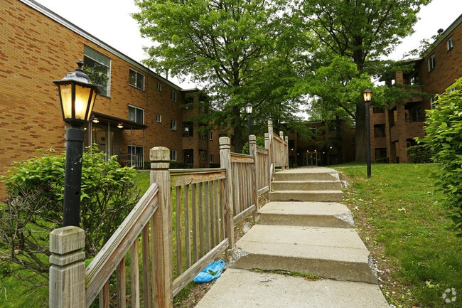 Photo - Shamrock Apartments