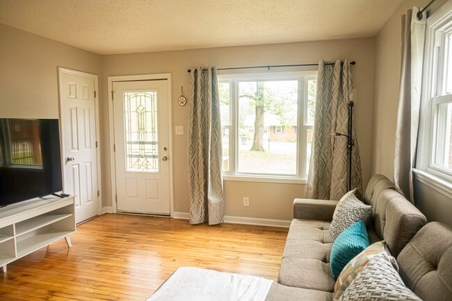 Photo - 2514 Aster Dr