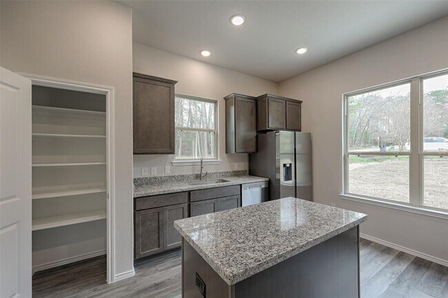 Photo - 15719 Cottonwood Dr