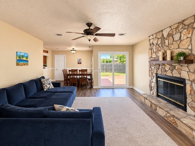 3022 Blue Pine Ln