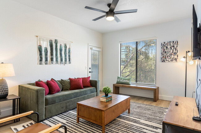 Building Photo - 15608 N 71st St Unit ID1035268P Rental