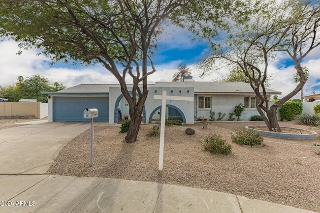 Building Photo - 3541 E Dahlia Dr