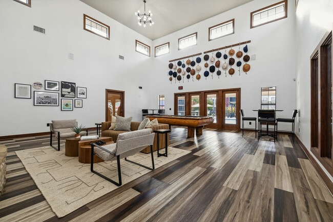 1800_Beaumont_Dr_Norman_OK_73071_USA-Living_room-1800_Beaumont_Dr_2c_Norman_2c_OK_73071-31