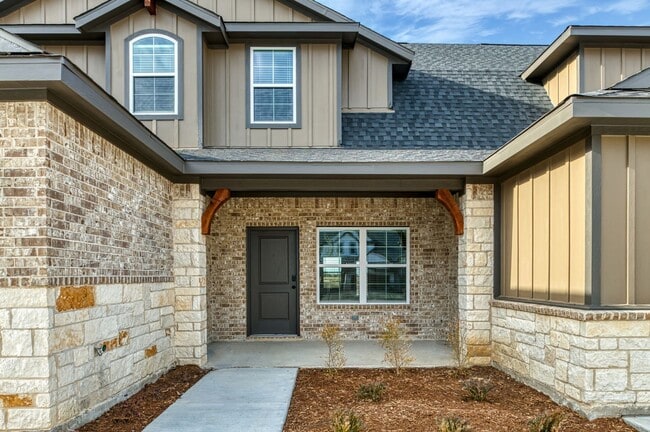 Photo - AVAILABLE NOW! 3 BEDROOM TRIPLEX LOCATED ON 1-ACRE LOT IN MIDLOTHIAN, TX!