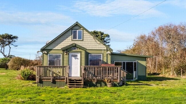 Photo - Charming Beach House!