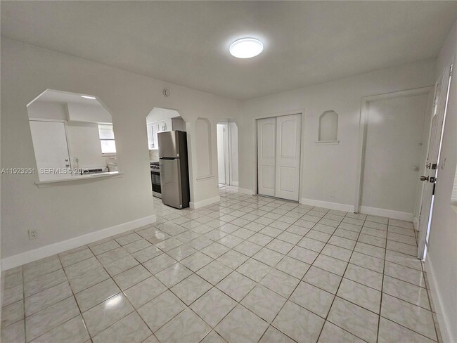 Building Photo - 1727 Fletcher St Unit E3