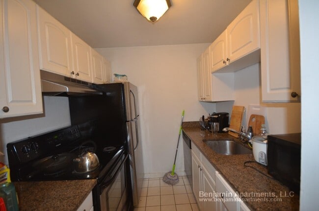 Building Photo - 776 Columbus Ave Unit 5