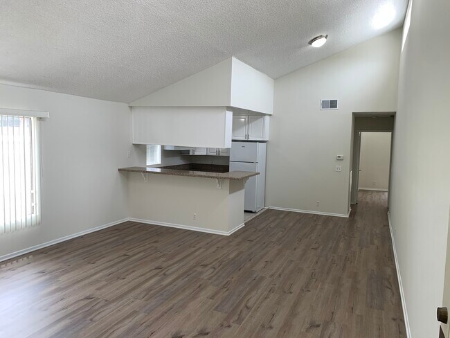 Photo - 1939 Beloit Ave