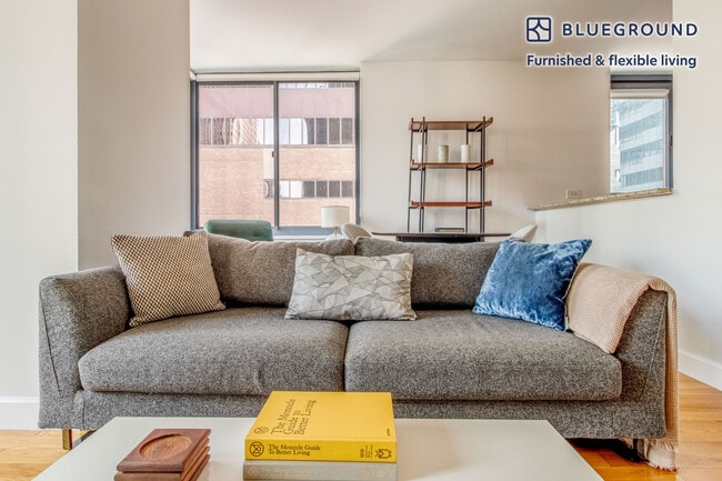 Photo - 235 W 48th St Unidad FL18-ID1208