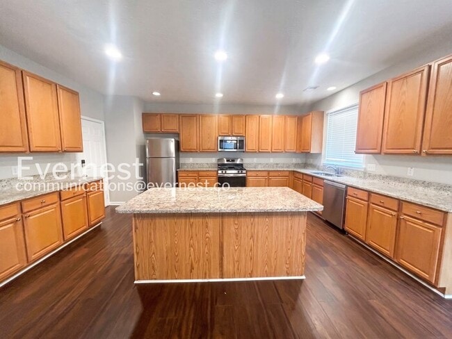 Photo - 6621 Waterton Ave SW