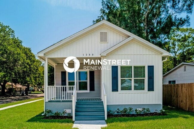 Building Photo - 3 Bedroom Pet-Friendly Home in St. Petersburg, FL with Main Street Renewal