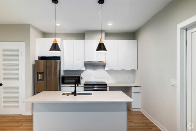 2BR, 2BA - 990SF - Kitchen