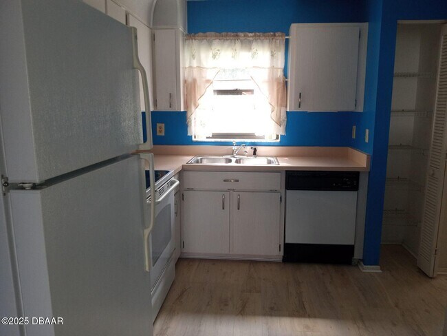 Photo - 428 Sandpiper Ct