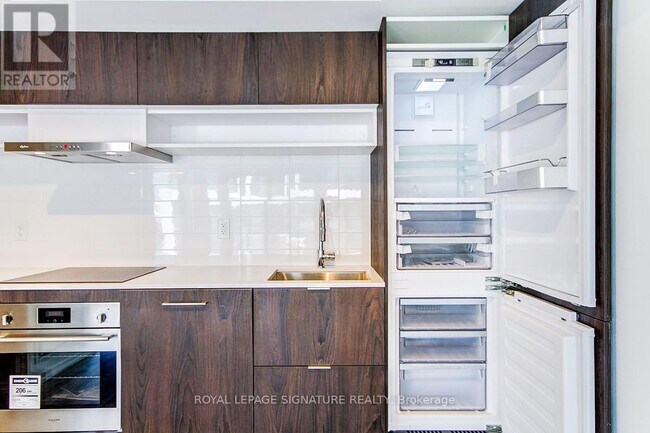 Photo - 8 Hillsdale Ave E Unité 740