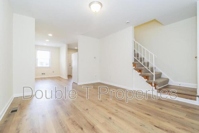 Photo - 3033 Seamon Ave