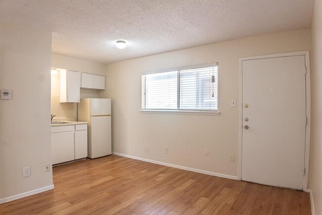 924 E Dean Keeton St Unidad 222