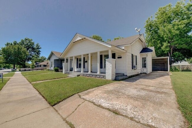 Building Photo - Spacious 2 Bed + Flex Space – Perfect Room... Rental
