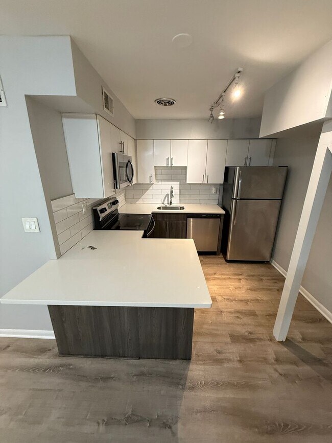 Building Photo - 745 W Gordon Ter Unit 206