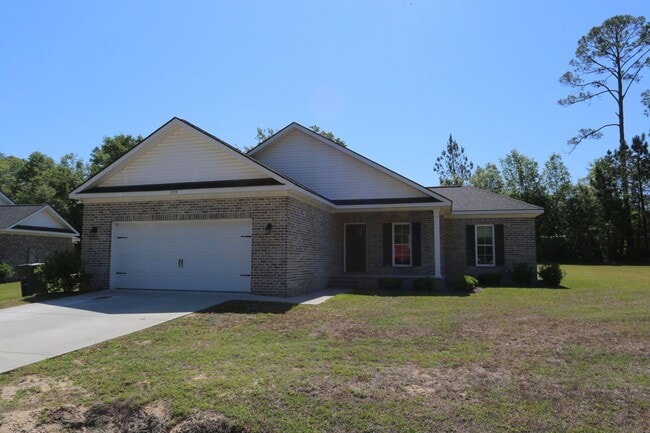 Building Photo - 4 Bedroom Brick House Available TODAY!