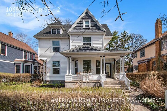 Building Photo - 1069 Lake Dr SE Unit 2