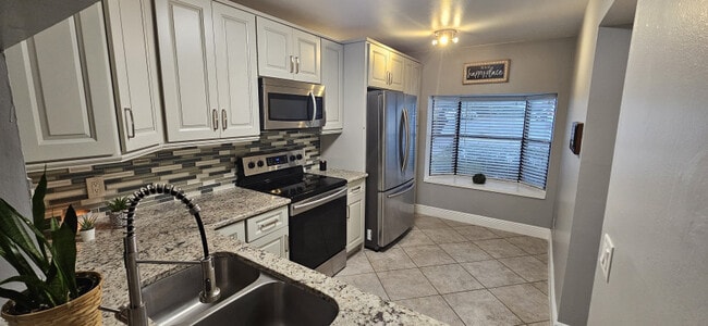 Photo - 223 Sandlewood Trl