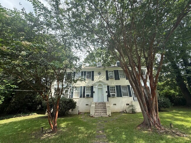 Building Photo - 331 Cloverdale Rd Unit D