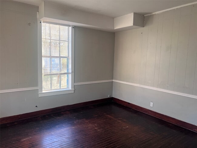 Photo - 621 Harrison Ln