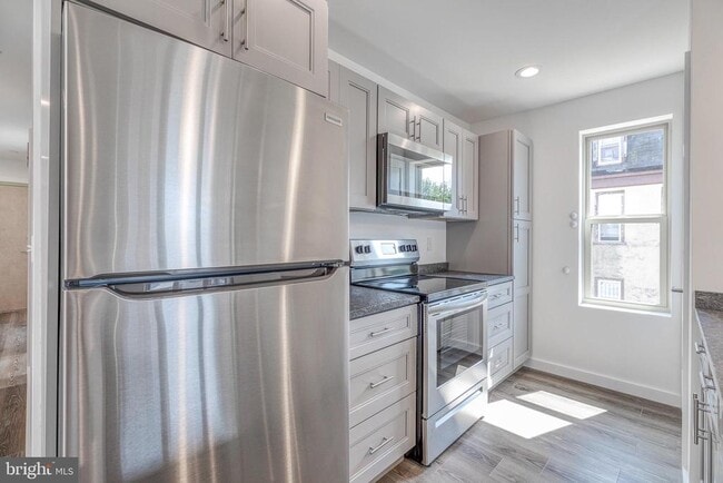 Building Photo - 751 N 43rd St Unit 302 Rental
