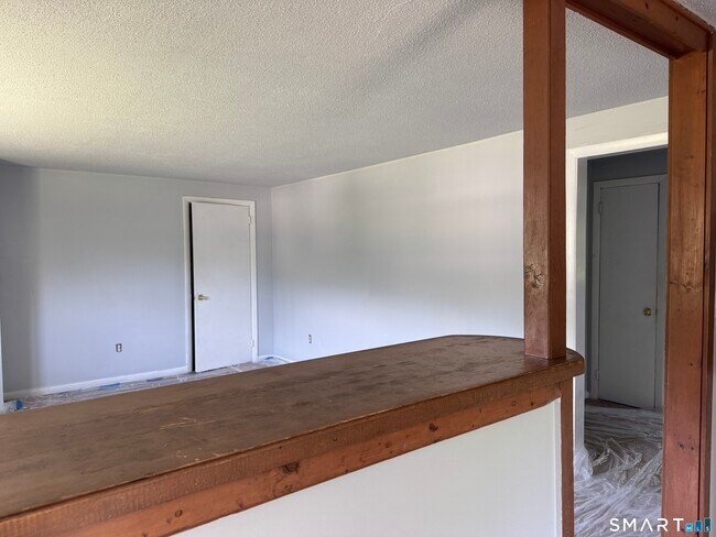 8 White Oak Rd Unit D