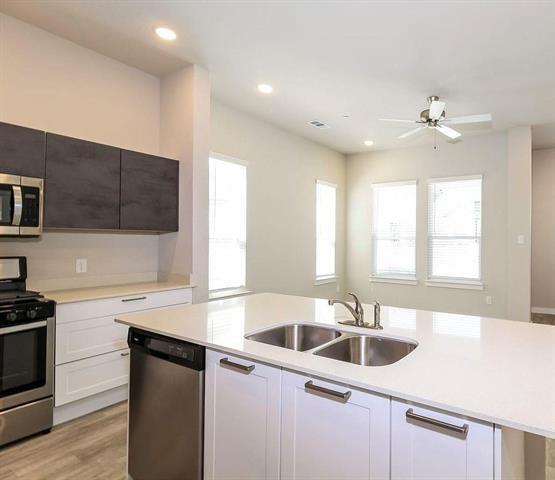 Photo - 1304 Creekbank Dr